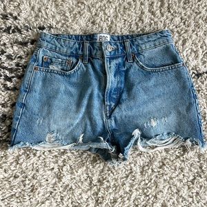 BDG Distressed High Rise Light Wash Denim Shorts size 28